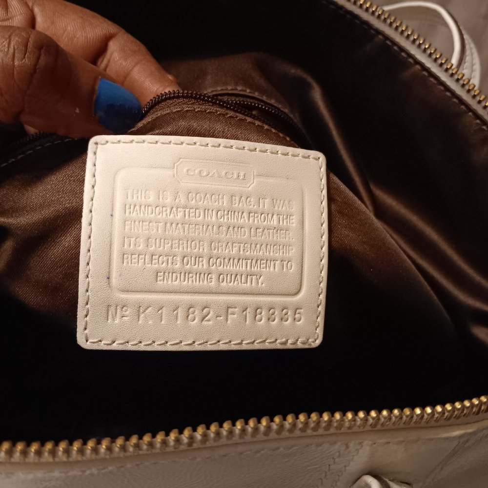 COACH LARGE OFF WHITE TOTE EUC - Picture 9 of 9
